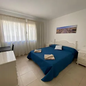 Homestay In A Shared In The Centre Of En Piso Compartido, Corralejo